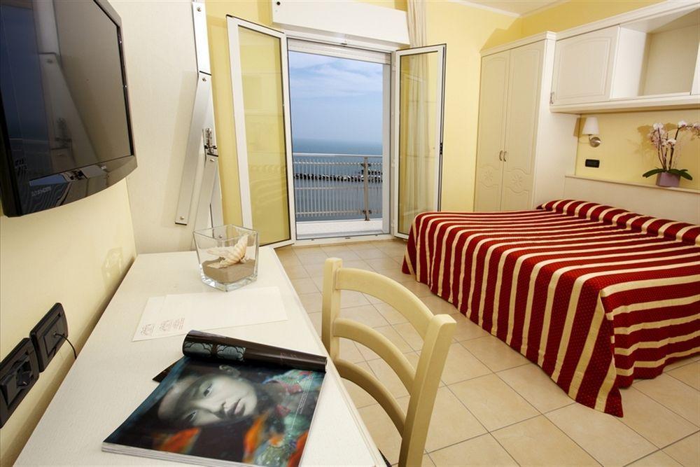 Hotel Baia Rimini Exterior foto